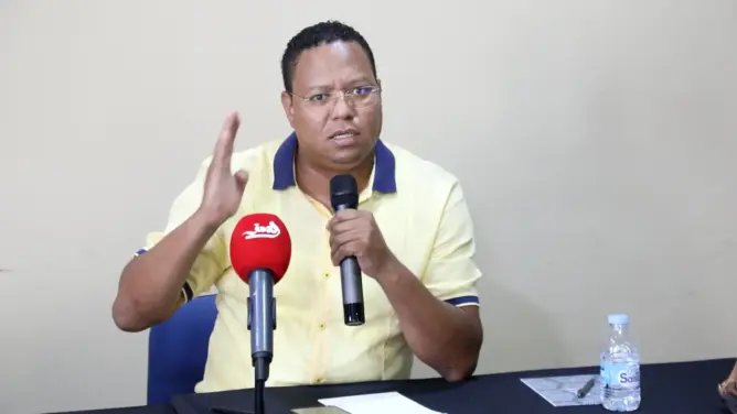لغروس: الصحافة ليست ترفا وتجربة التنظيم الذاتي لن تنجح دون “بروفايلات مُصلِحة”