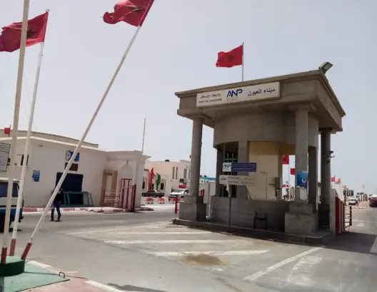 ميناء العيون