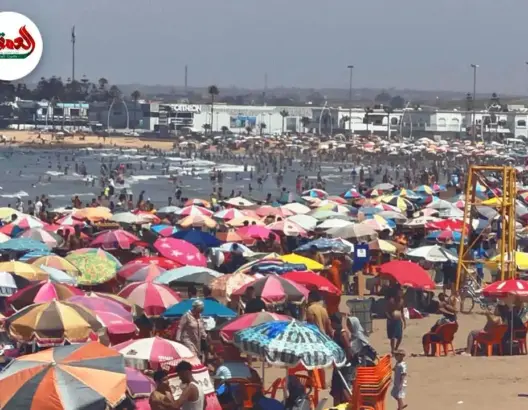 مصطافون يحجّون إلى شاطئ دوفيل بالجديدة هربا من الحرارة