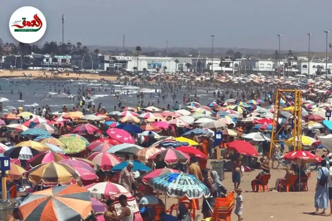 مصطافون يحجّون إلى شاطئ دوفيل بالجديدة هربا من الحرارة