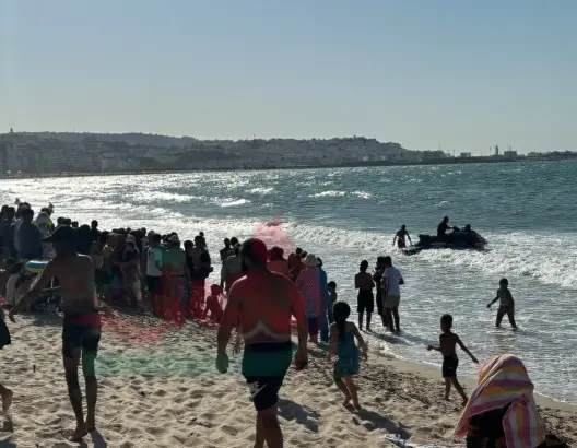 شاطئ طنجة يلفظ جثة شاب عشريني (صور)