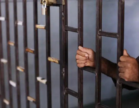 التغرير بقاصر يقود مغربيًا وألمانيًا إلى سجن طنجة
