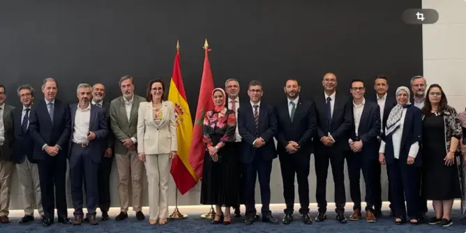 المغرب وإسبانيا يتفقان على إجراءات جديدة للنقل الطرقي.. والرباط تطالب بـ110 آلاف رخصة سفر