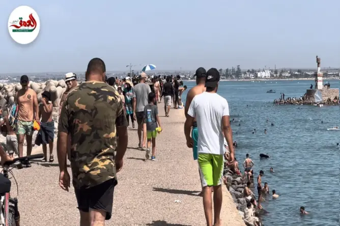 سباحة شباب الجديدة بـ”المون” تزامنا مع موجة حر