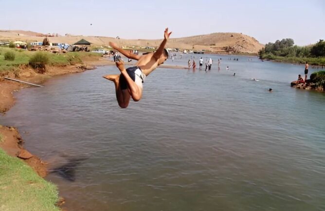 السباحة في الأودية والبرك