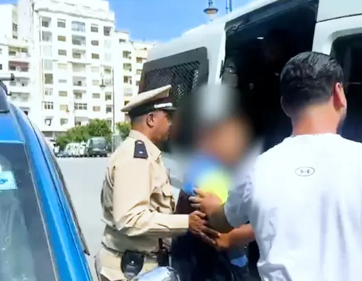 “فوضى السترات الصفراء”.. حملة واسعة بطنجة لتطويق عشوائية ركن السيارات (فيديو)