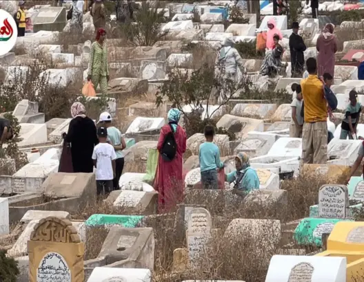 سكان أزمور يتوافدون على المقابر