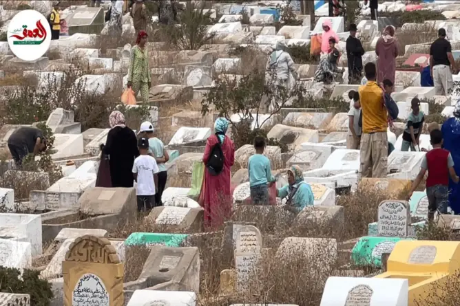 سكان أزمور يتوافدون على المقابر