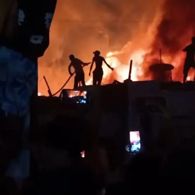 حريق مهول في “كريان الرحامنة” بالبيضاء يخلف خسائر مادية فادحة