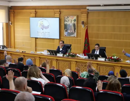مجلس جهة طنجة يعتمد برنامجا استثماريا للنقل والرقمنة وتدبير النفايات (فيديو)