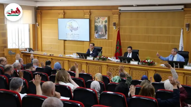 مجلس جهة طنجة يعتمد برنامجا استثماريا للنقل والرقمنة وتدبير النفايات (فيديو)
