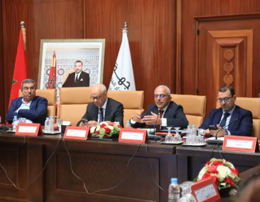 كثرة التعديلات وإلغاء اتفاقيات يشعلان مجلس جهة البيضاء.. وأعضاء يحذرون من “تضييع الولاية”
