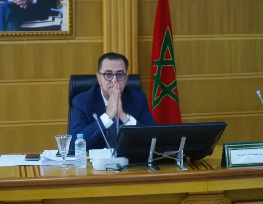 والي الشمال ينتقد تنفيذ مشاريع دون مصادقة.. ويعاتب المنتخبين: “لي ما قادرش يخدم يخلي بلاصتو”