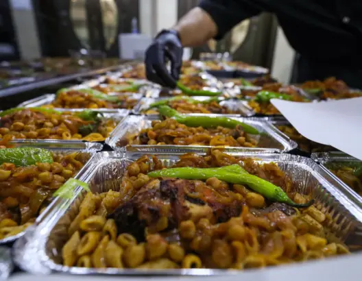 جشع وغش وتسممات.. ثالوث يتربص بالمصطافين و”حماة المستهلك” يطالبون بتشديد المراقبة