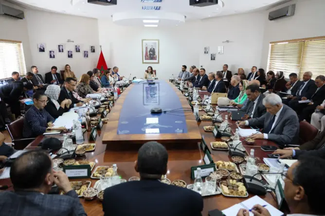 الدريوش تدعو لدعم الحلول العلمية لمواجهة تأثير التغيرات المناخية على الصيد البحري