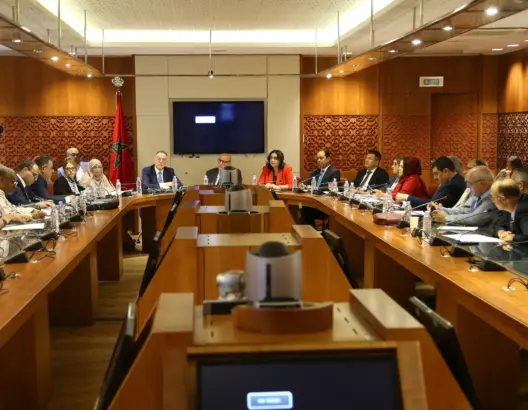 فرق الأغلبية تدعم إحداث مؤسسة “المغرب 2030″ وترفض النظر بـ”سوداوية” للمونديال
