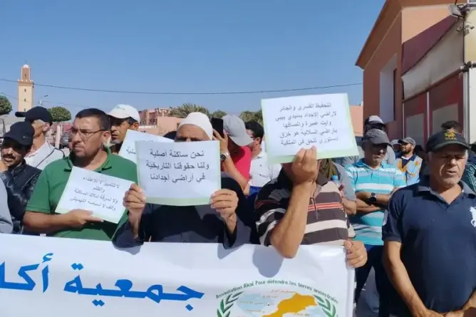 تحفيظ جماعي يجمّد رخص البناء ويُشعل احتجاجات في سيدي بيبي وآيت عميرة