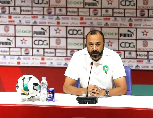لحظة كشف السكتيوي عن قائمة المنتخب في الشان