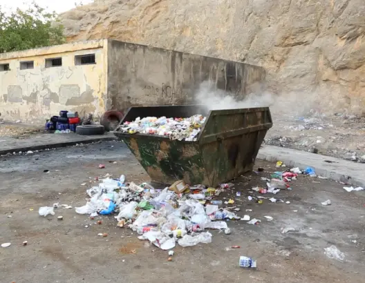 نفايات متراكمة وإهمال يطال محطة الحافلات “بوجلود” بفاس