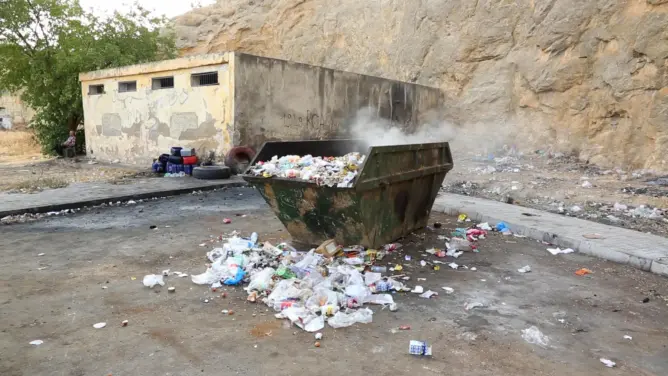 نفايات متراكمة وإهمال يطال محطة الحافلات “بوجلود” بفاس