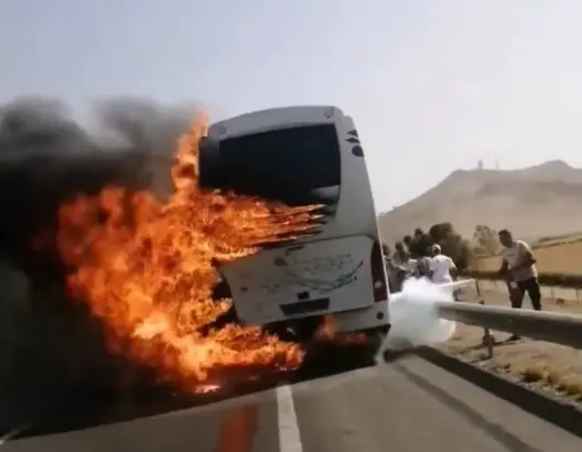 حريق يحول حافلة للمسافرين إلى ركام على الطريق السيار بين الدار البيضاء ومراكش