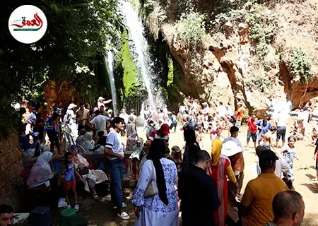 شلال صفرو يستقطب السياح في فصل الصيف