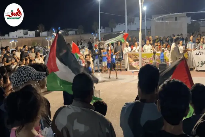 متظاهرون يحتجون ليلا بأزمور تضامنا مع فلسطين