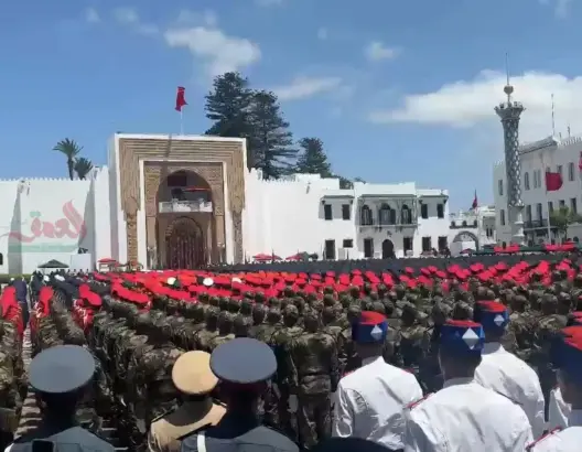 الملك يترأس أداء القسم بتطوان ويطلق اسم “المنصور الذهبي” على فوج الضباط الجدد