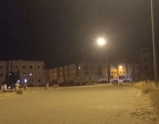 صعقة كهربائية كادت تودي بحياة طفلة.. أعمدة كهربائية مكشوفة تهدد السكان بتامنصورت