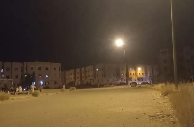 صعقة كهربائية كادت تودي بحياة طفلة.. أعمدة كهربائية مكشوفة تهدد السكان بتامنصورت