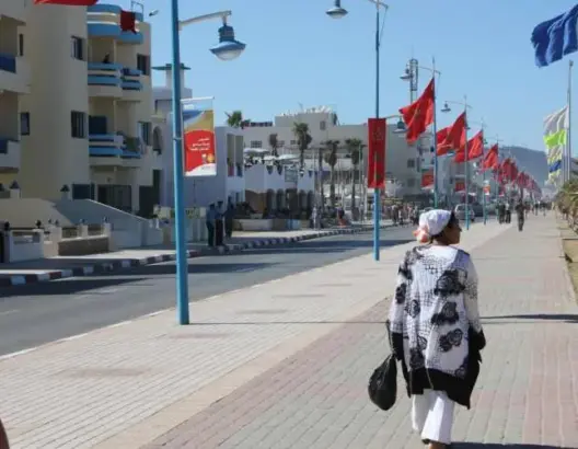 “سماسرة الشارع الرقمي”.. الكراء العشوائي يزدهر صيفا ويهدد السياحة الداخلية بالمغرب