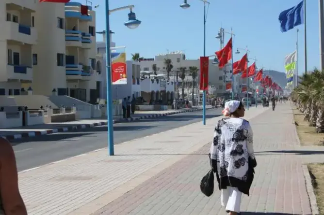 “سماسرة الشارع الرقمي”.. الكراء العشوائي يزدهر صيفا ويهدد السياحة الداخلية بالمغرب