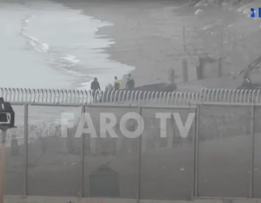 التعاون البحري بين المغرب وإسبانيا يوقف أكبر محاولة هجرة جماعية إلى سبتة المحتلة (فيديو)