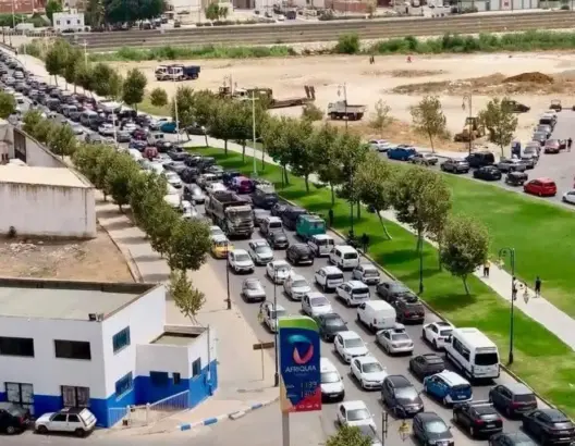 إقبال سياحي قياسي يشل الشوارع.. “بلوكاج” مروري يومي يخنق مدن الشمال