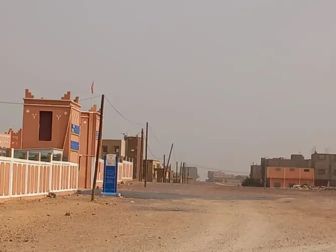 سكان ودادية يدعون عامل إقليم زاكورة إلى ربط منازلهم بشبكة الكهرباء 