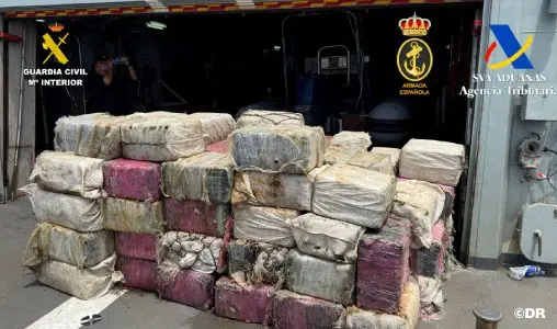 عملية دولية بمشاركة المغرب تقود لاعتراض سفينة محملة بـ3 أطنان من الكوكايين بإسبانيا