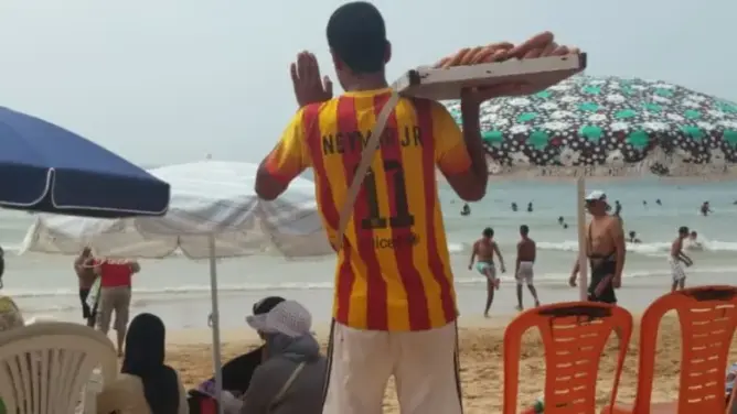 سياحة للأغنياء وراحة قسرية للفقراء.. العطلة الصيفية بالمغرب مرآة لفوارق اجتماعية صارخة