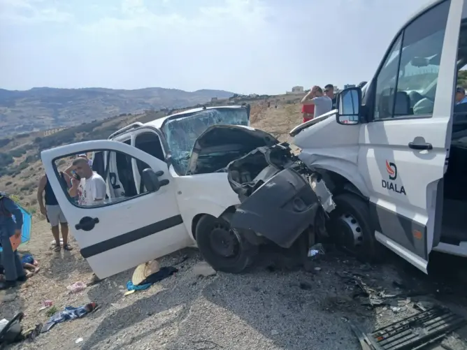 بينهم طفل.. مصرع شخصين وإصابة آخرين في اصطدام ثلاثي بضواحي طنجة (صور)