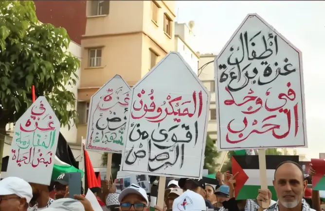 في قلب الحي المحمدي.. مسيرة حاشدة بالدار البيضاء تنديدا بالعدوان على غزة ورفضا للتطبيع