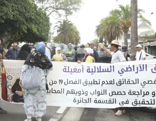 سلاليو مغيلة ببني ملال يحتجون أمام وزارة الداخلية للمطالبة بفتح تحقيق في "خروقات" توزيع الأراضي