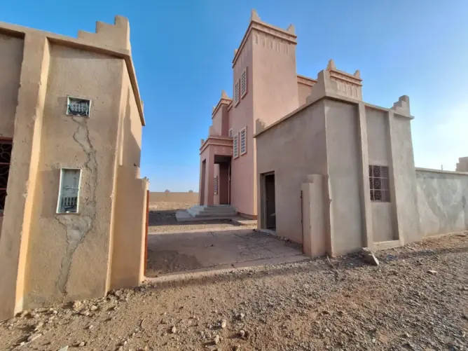 معلمة سياحية بورزازات تتحول لأطلال.. مشروع كلف الملايين يُهمل لأكثر من 20 عاما (صور)