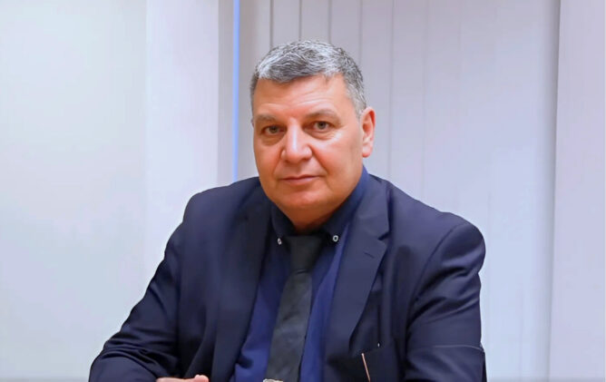 إدريس الناجح، الخبير الأكاديمي المتخصص في السلامة الطرقية،