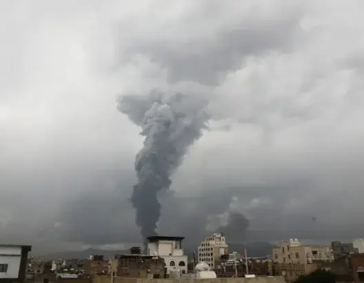 هجوم إسرائيلي عنيف يهز صنعاء.. والحوثيون ينفون استهداف قادتهم ويتوعدون برد موجع