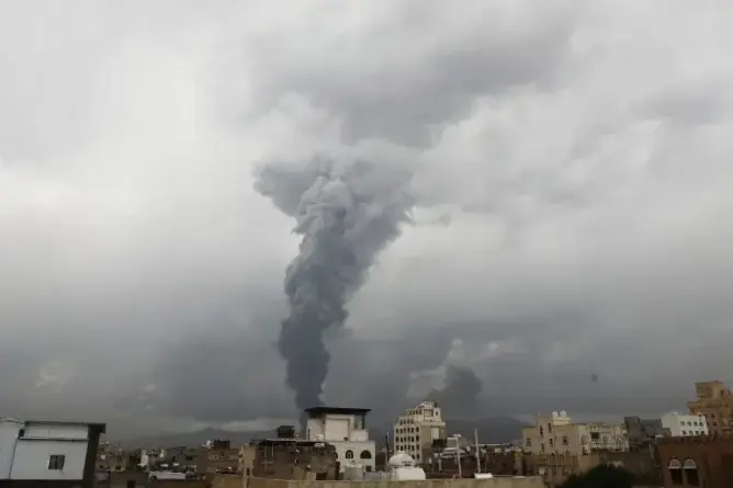 هجوم إسرائيلي عنيف يهز صنعاء.. والحوثيون ينفون استهداف قادتهم ويتوعدون برد موجع