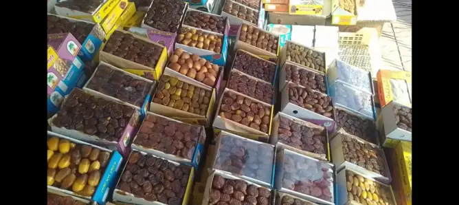 استقرار الأسعار ووفرة الإنتاج ينعشان سوق التمور بأكدز