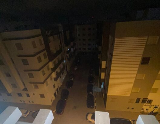 سكان حي المطار بالجديدة يشتكون الظلام منذ سنتين