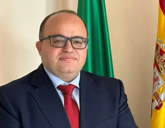 من التواصل إلى الديبلوماسية.. الخارجية تعين النجاري قنصلا عاما في إيطاليا