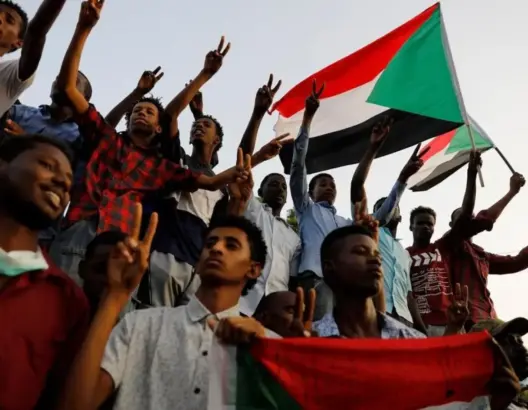 السودان.. كعملة منهارة وإنتاج متوقف.. خريطة طريق لإنقاذ اقتصاد مستنزف 