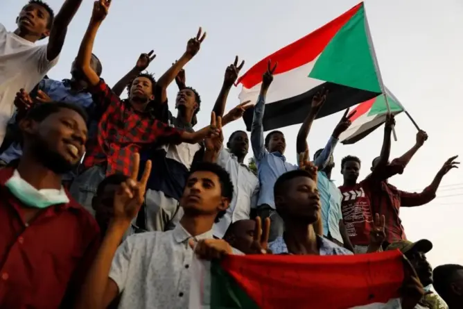 السودان.. كعملة منهارة وإنتاج متوقف.. خريطة طريق لإنقاذ اقتصاد مستنزف 
