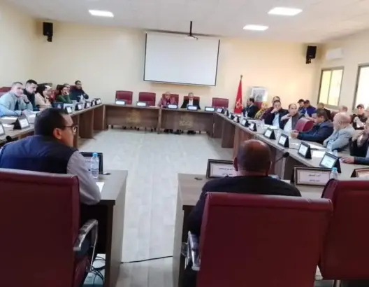 معارضة دمنات “تفضح” توزيع المشاريع الانتخابية وتتهم الأغلبية بتوظيف المال العام
